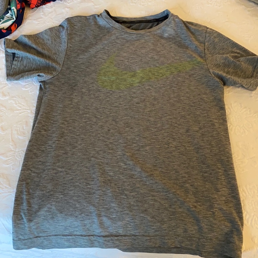 Youth XL Nike dri-fit T shirt